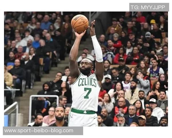 杰伦布朗上半场火力全开狂砍27分5篮板5助攻3抢断三分球命中率惊人